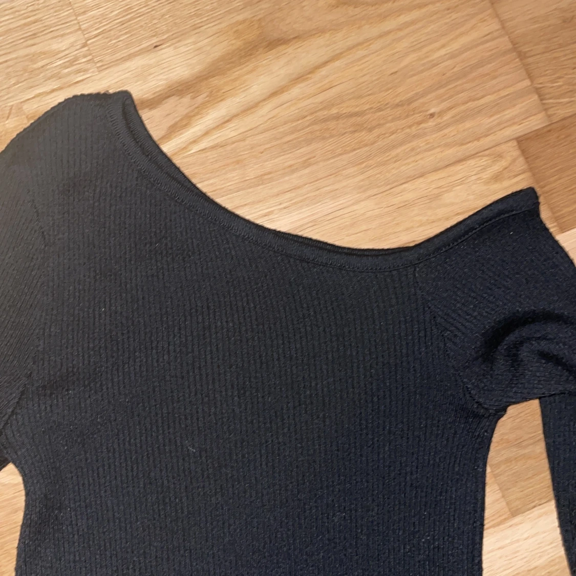 Svart ribbad offshoulder topp LCW XS - 2