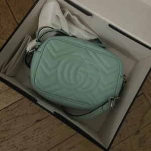 Mintgrön quiltad axelväska från Gucci - Säljer min Gucci-väska Den är äkta, här är kvittot Skriv äntligen