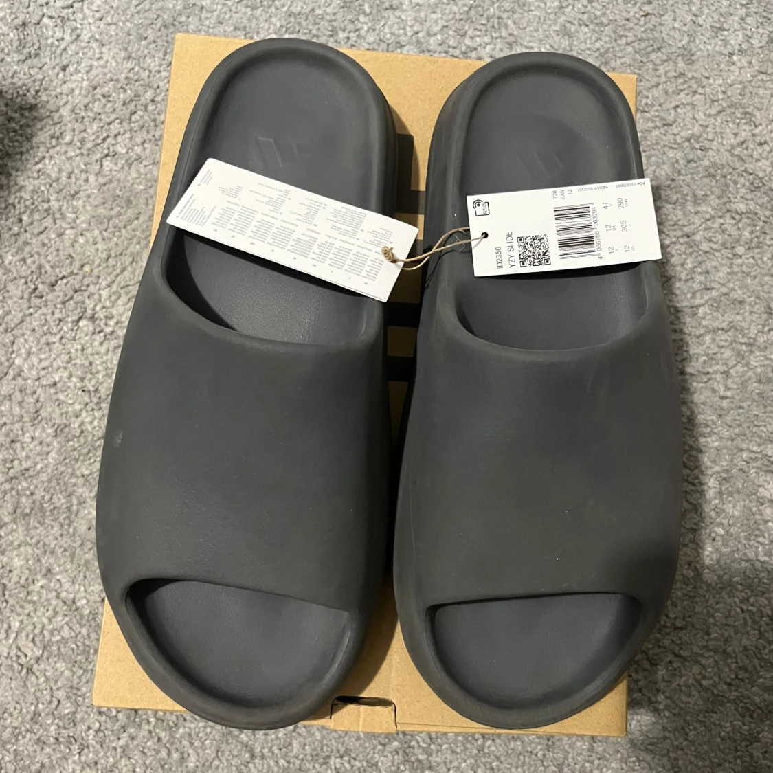 Adidas Yeezy Slide i mörkgrå - 1