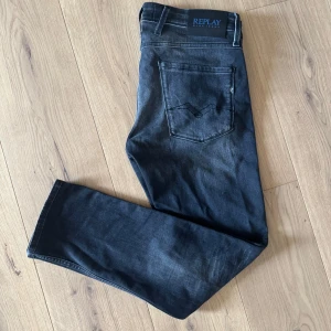 Replay Anbass Jeans  - As feta Replay Jeans | Skick 9,5/10 | Storlek 33/30 | Hör av er vid fler funderingar! 