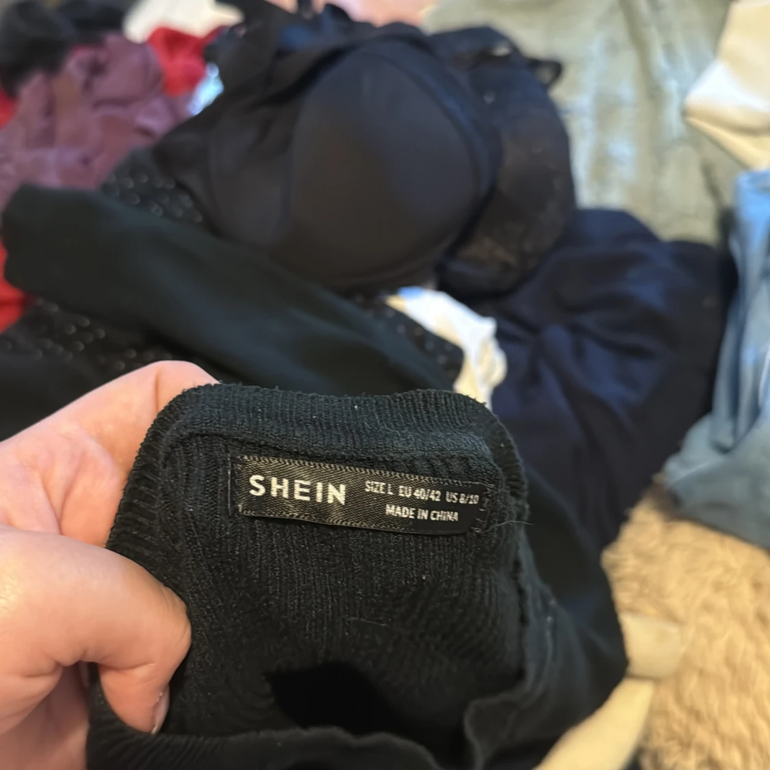 Svart ribbad croppad tröja från SHEIN - 2