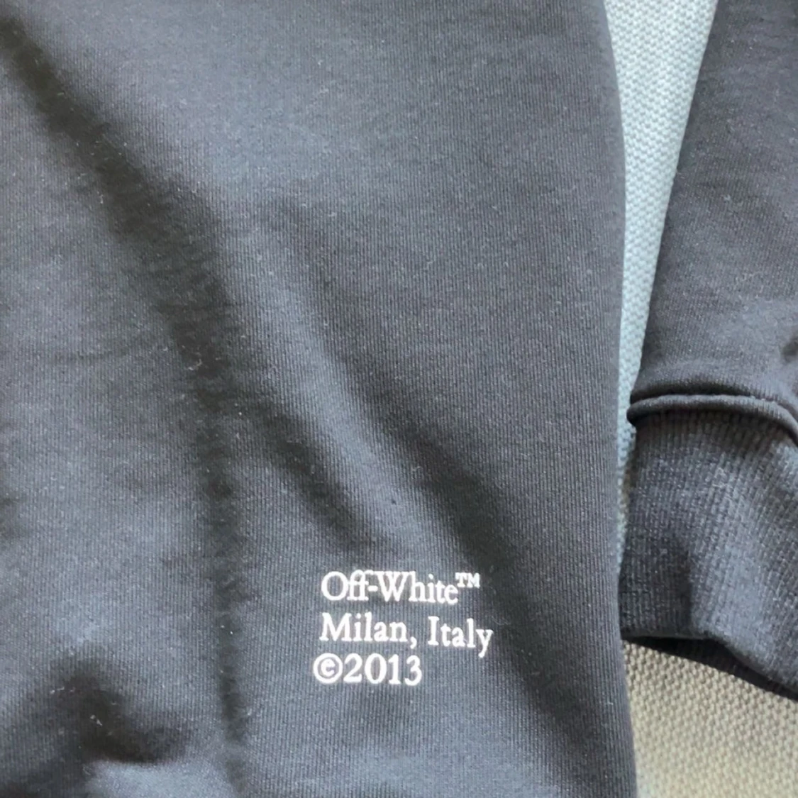 Svart sweatshirt från Off-White med tryck - 4