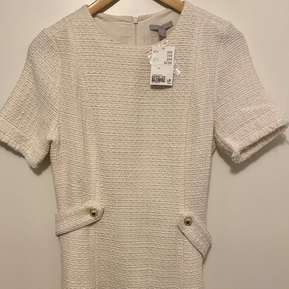 Beige kortärmad klänning från H&M
