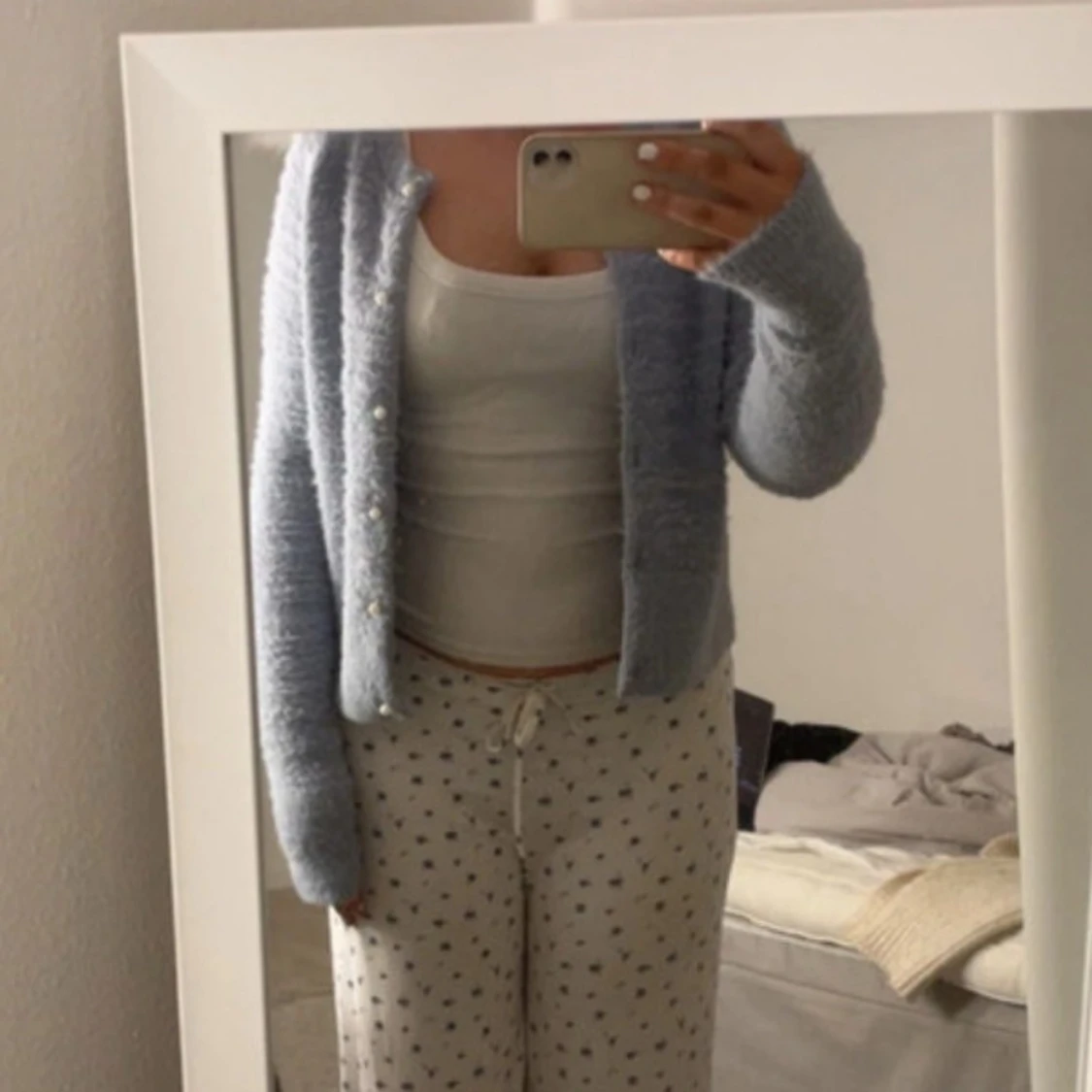 Ljusblå kofta med pärlknappar - 2