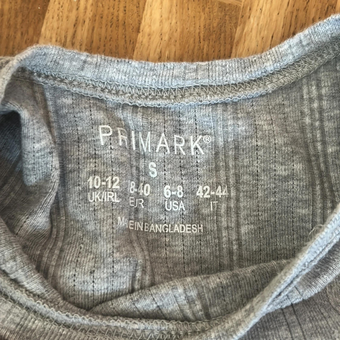 Grå ribbad t-shirt från Primark - 1