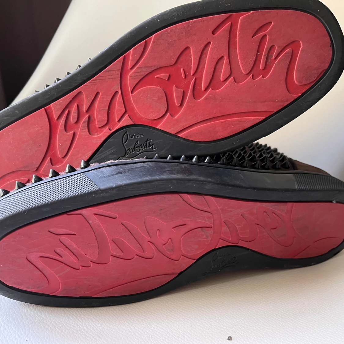 Bruna sneakers med nitar från Christian Louboutin - 1