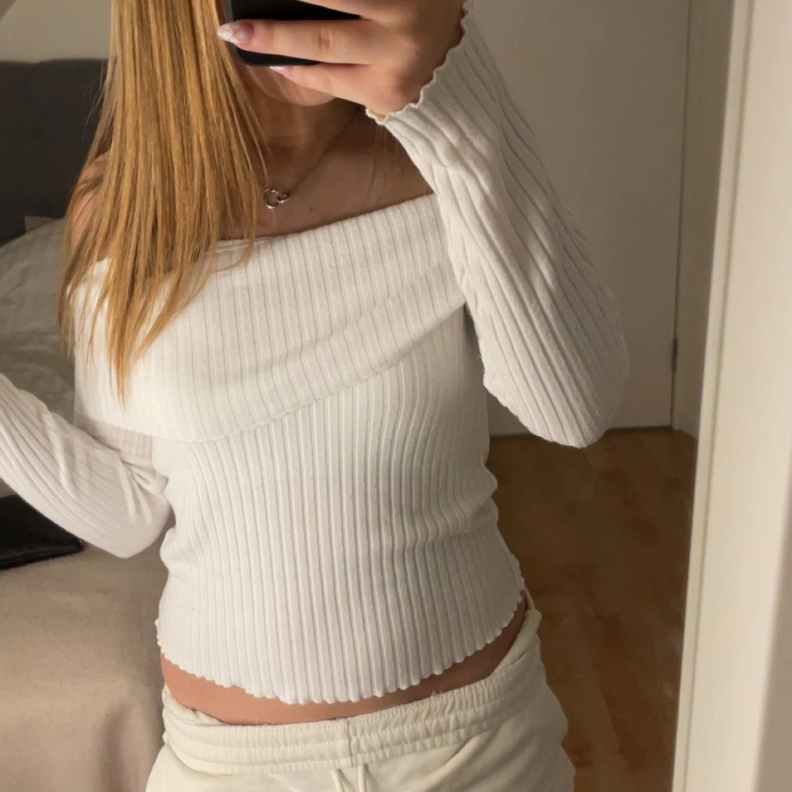 Vit off shoulder tröja  - 2