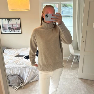 Polotröja  - Snygg beige polotröja