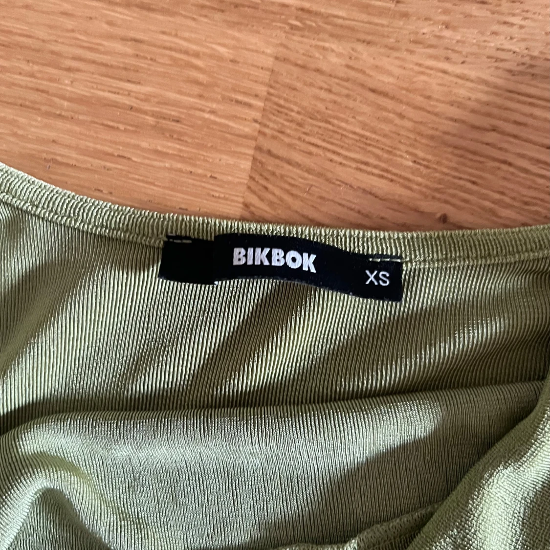 Grön omlottopp med drapering från BikBok - 3