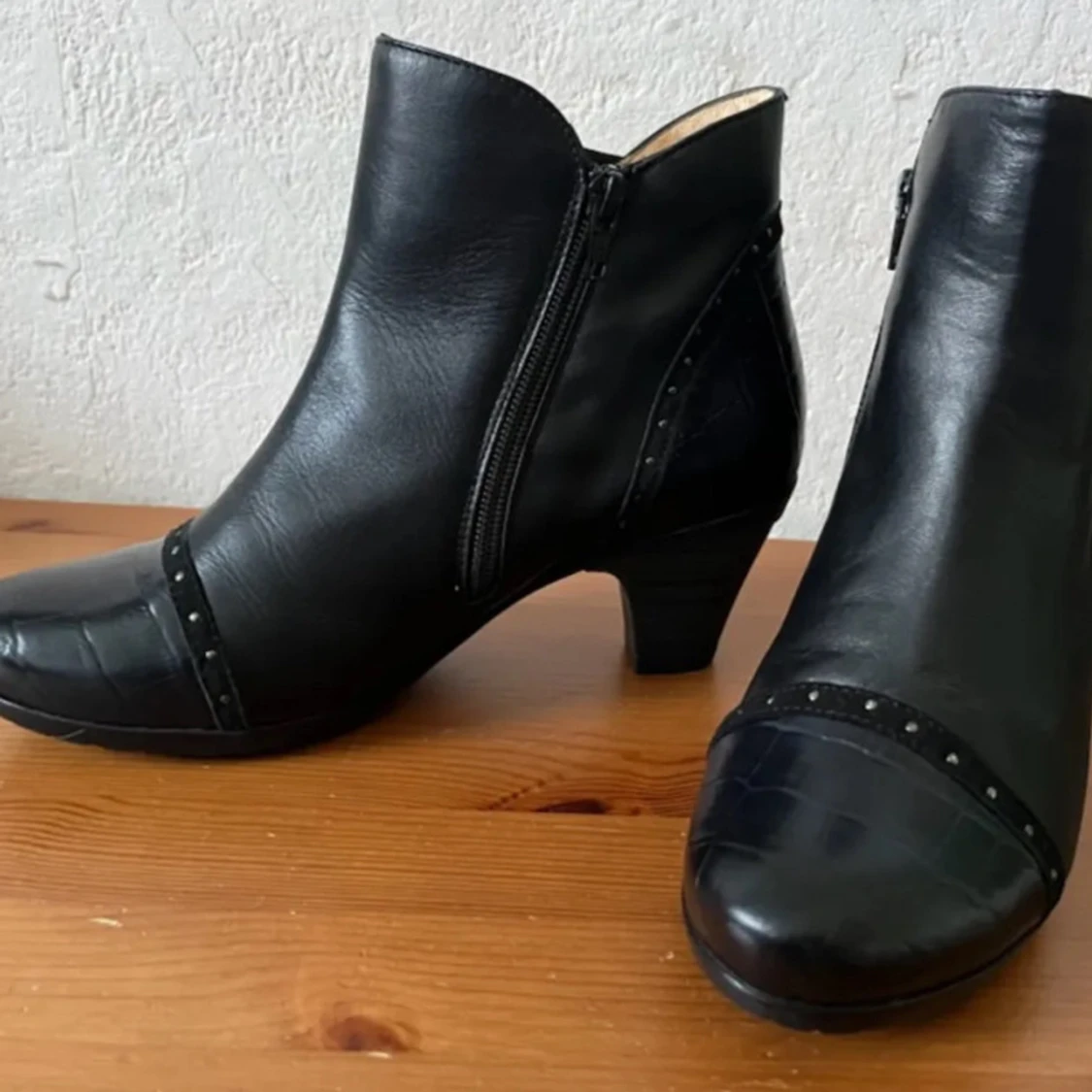 Svarta boots klackskor från Cinnamon