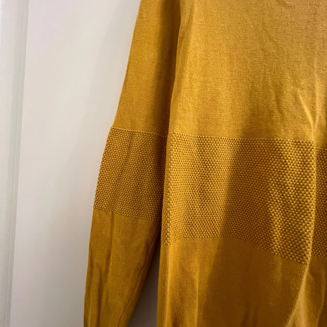 Gul tröja från Guess - 4