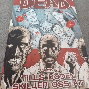 The Walking Dead Volym 1: Tills döden skiljer oss åt - Den första volymen av den hyllade serien The Walking Dead. Samlar de sex första serietidningarna som lade grunden för TV-succén med samma namn. En gastkramande och blodig berättelse i zombiegenren.