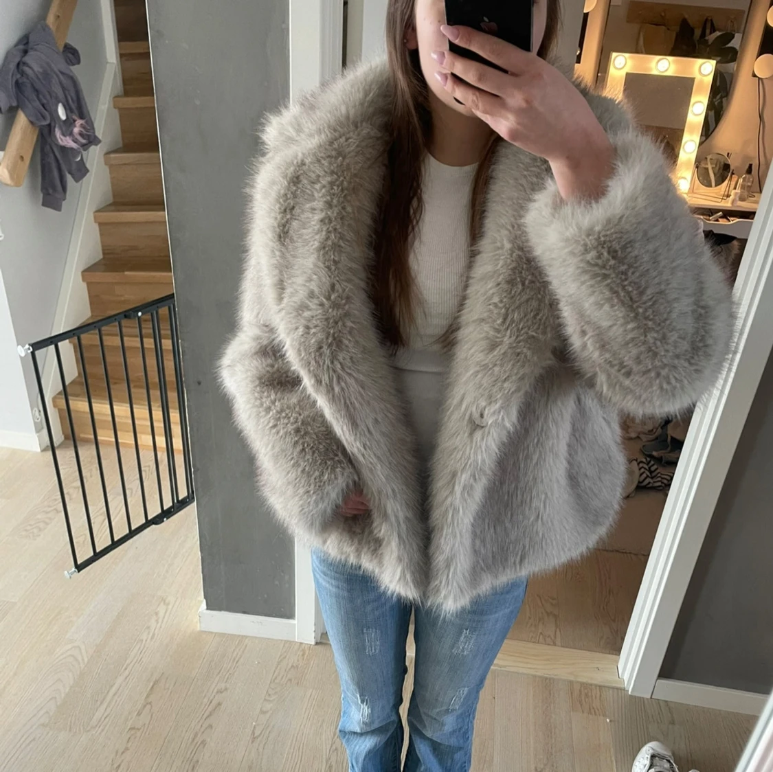 Grå/beige pälsjacka