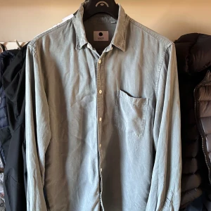 Grå/grön skjorta NN07 - Snygg skjorta från NN07 i storlek M(slim fit). 