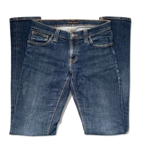 Mörkblå jeans från Nudie Jeans - Snygga mörkblå jeans från Nudie Jeans i toppskick! Mitt pris 499 men kan diskuteras. Skriv vid minsta fundering eller behov av fler bilder. 