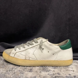 Golden goose superstar - Size: 41 Insole measurement: 27,3cm Fair Condition! Color: White / Green / Grey Comes with: Nothing Retail: 520€