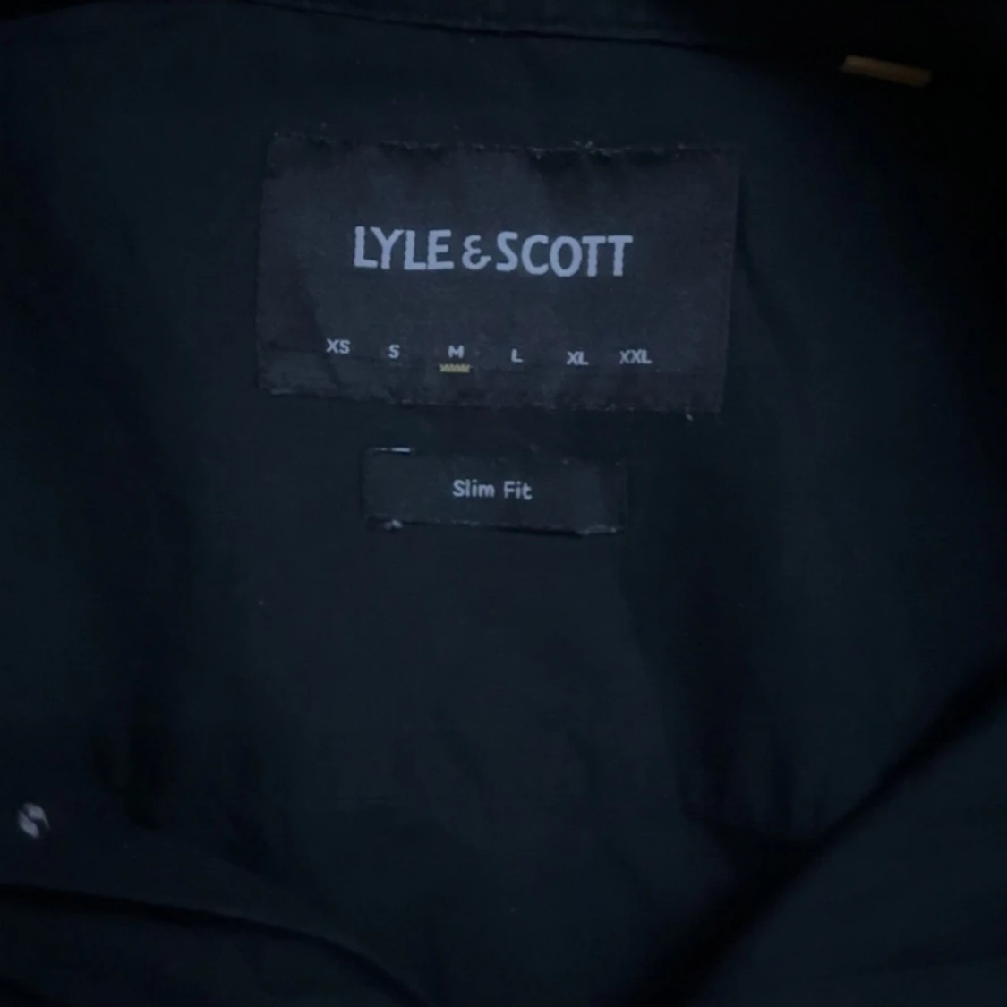 Svart skjorta från Lyle & Scott - 2
