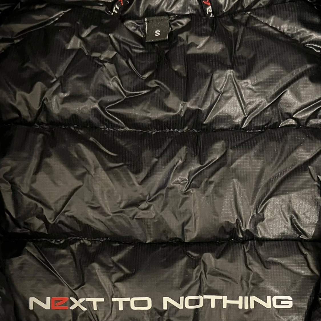 Svart dunjacka från Yeti - 2