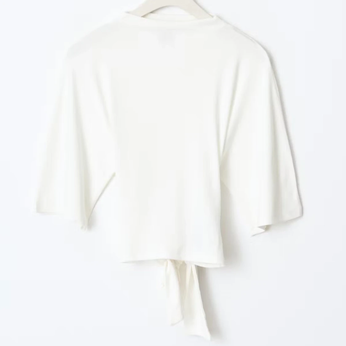 Vit croppad topp med knytband - 3