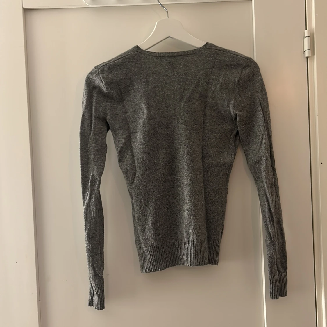 Grå v-ringad tröja från Ralph Lauren Sport - 1