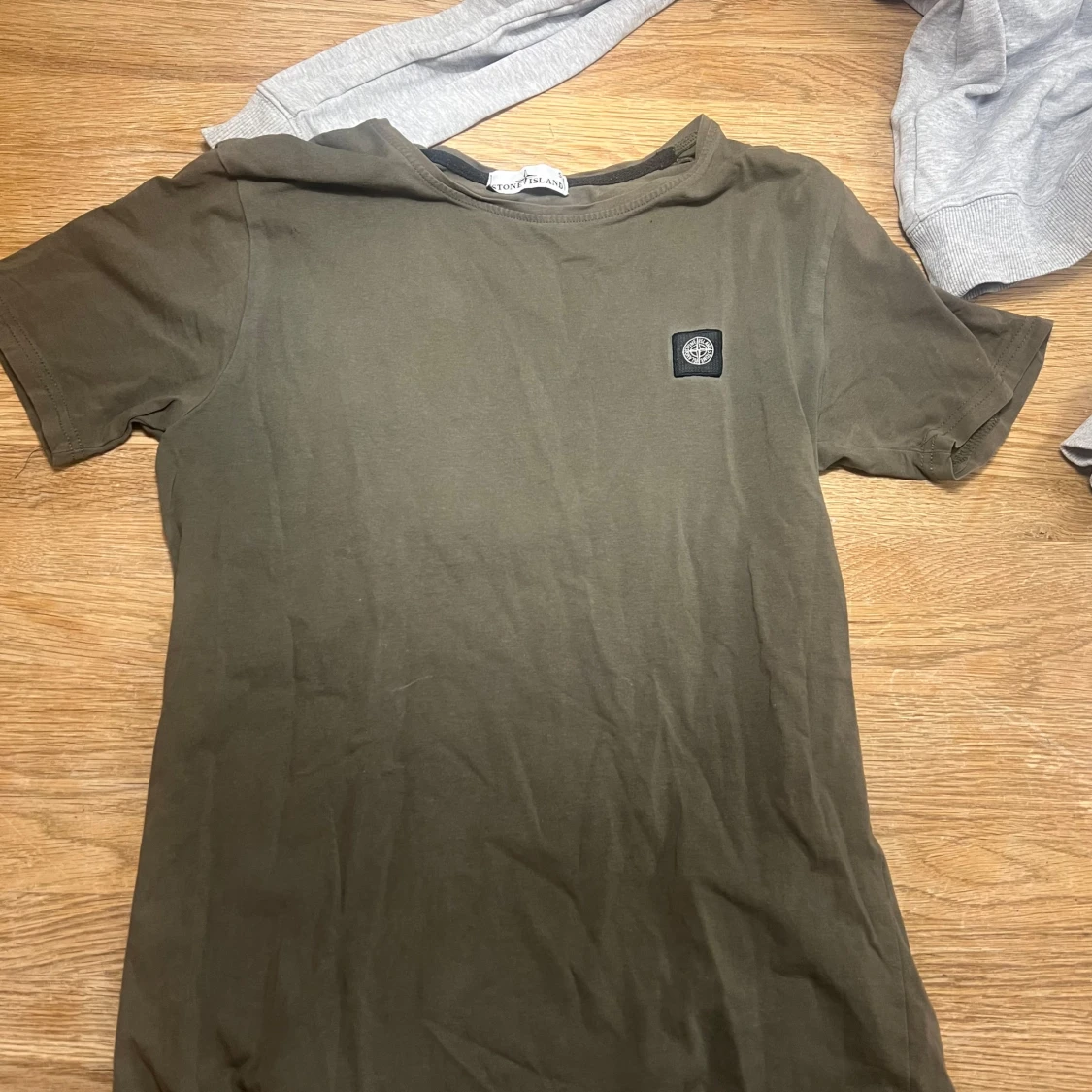 Olivgrön t-shirt från Stone Island