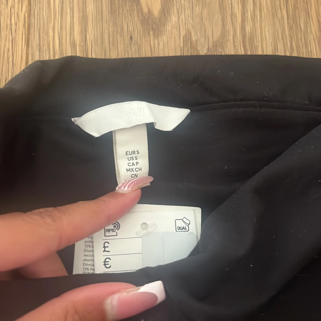 Svart offshoulder topp från H&M - 2