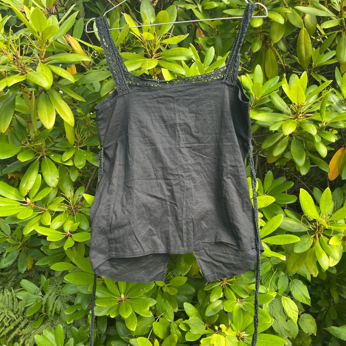 Svart linnetopp med spetsdetaljer - 1