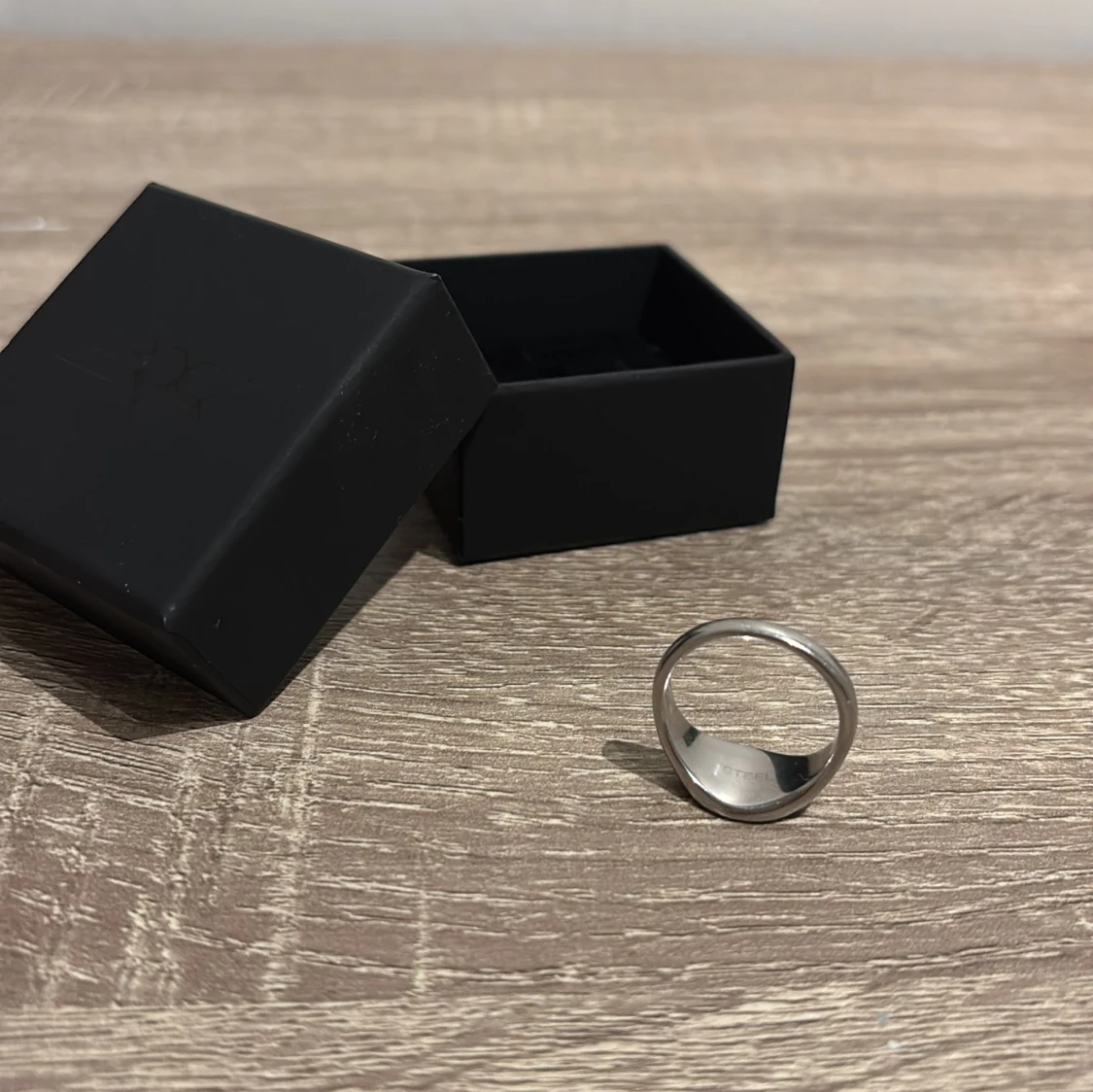 Silverfärgad ring från AROCK - 2