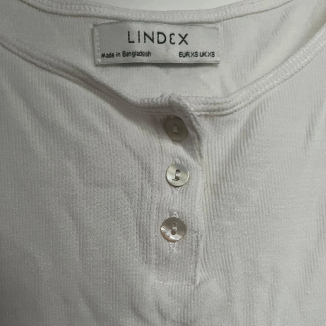 Vit ribbad linnetopp från Lindex - 1