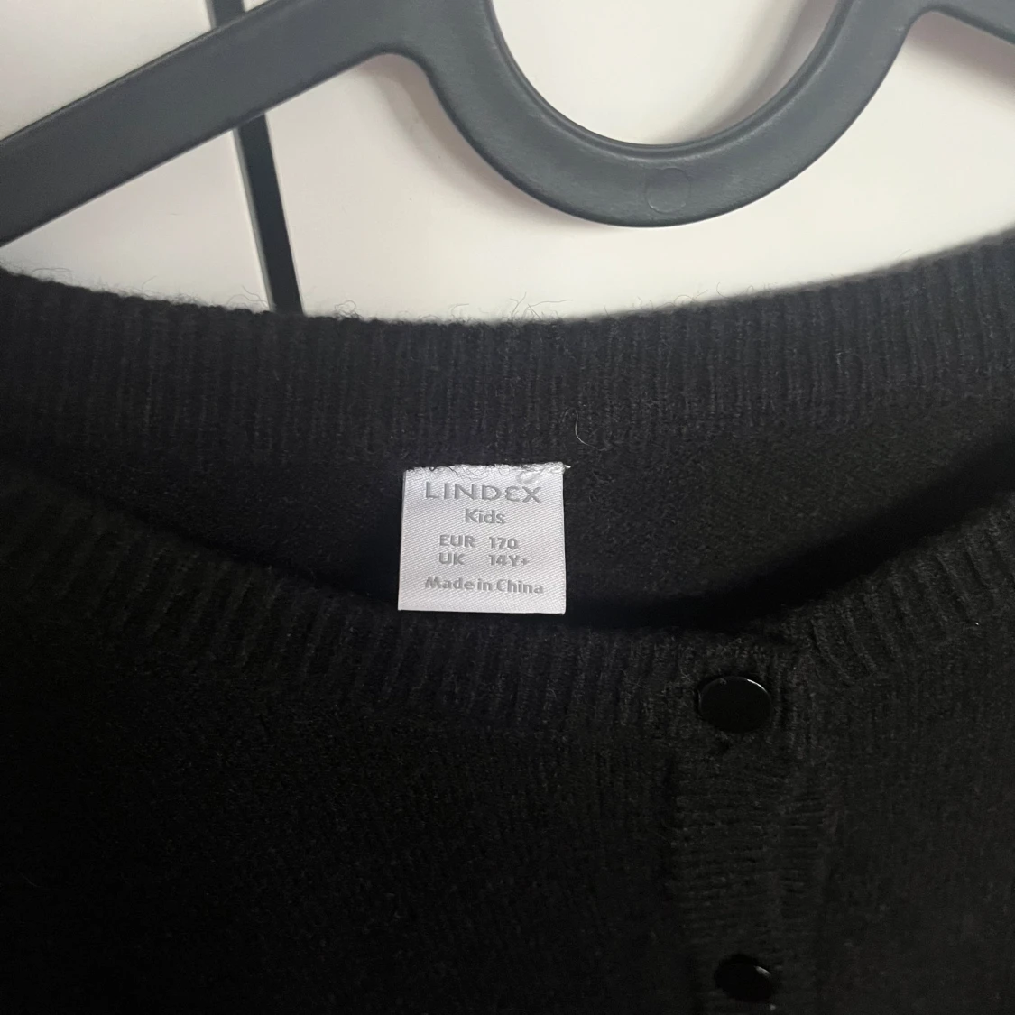 Svart kofta från Lindex med knappar - 2