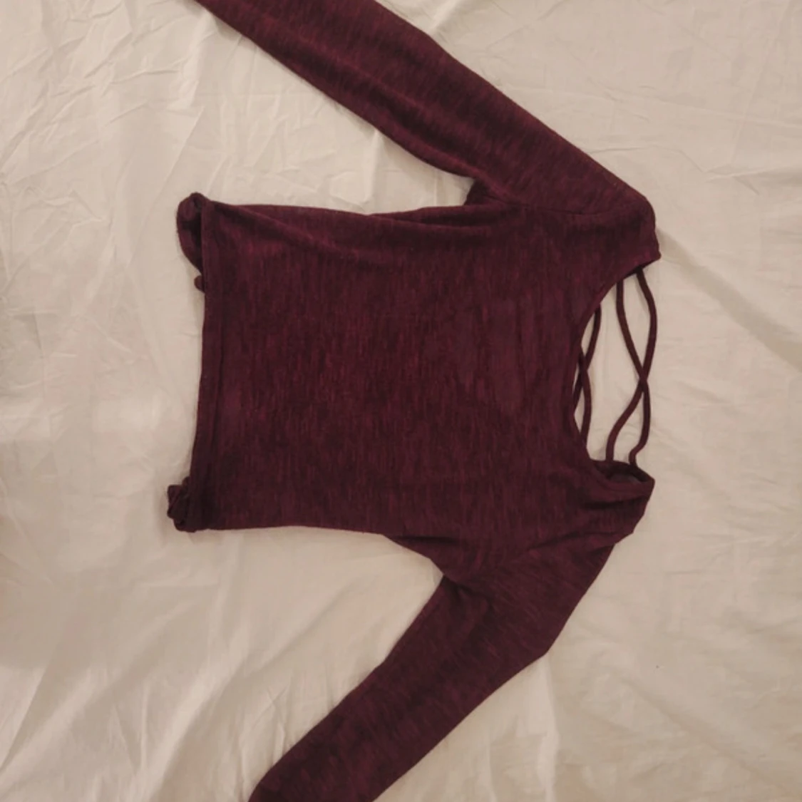 Vinröd croppad topp med snörning - 3