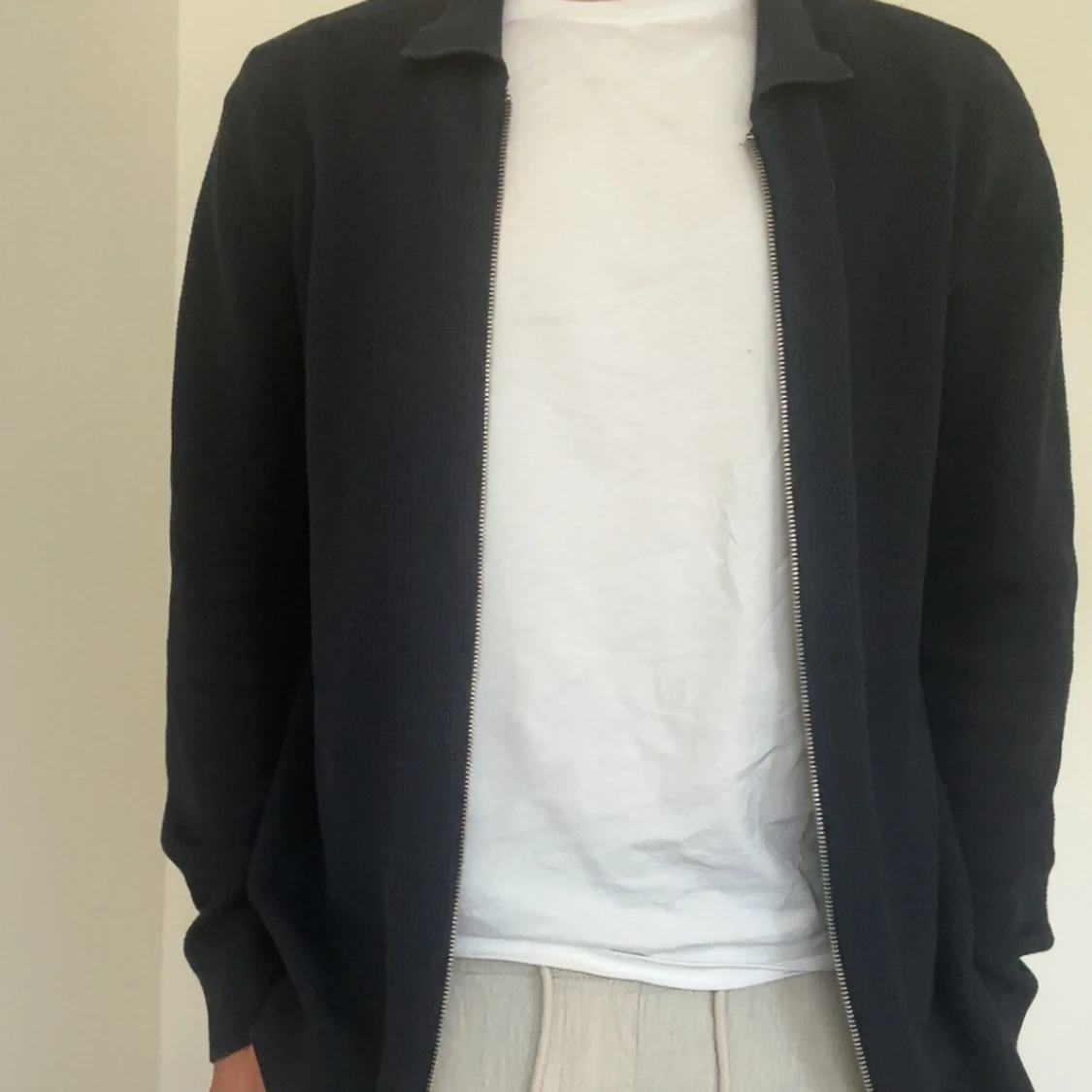 Svart stickad cardigan jacka med dragkedja