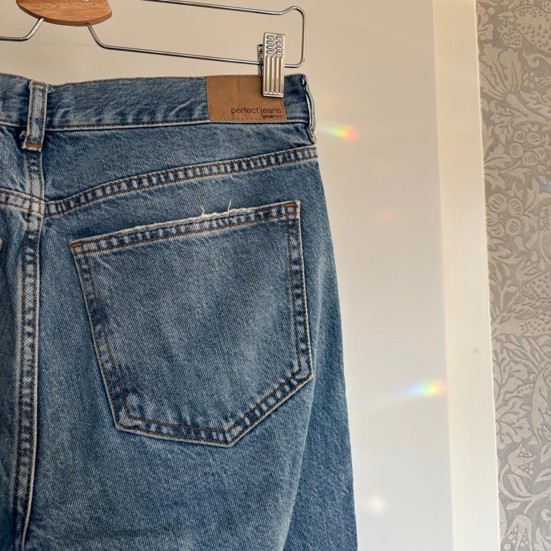 Blå raka jeans från Gina tricot  - 1