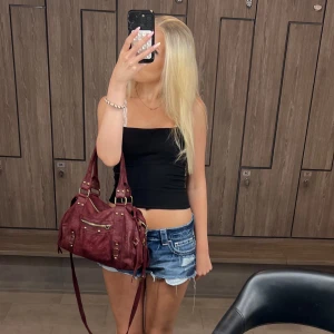 Svart linne - Svart linne 