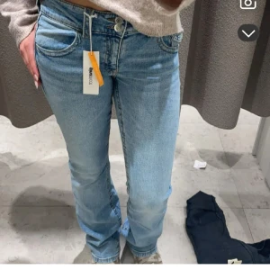 Ljusblå bootcut jeans  - Storlek 158, passar xs💞