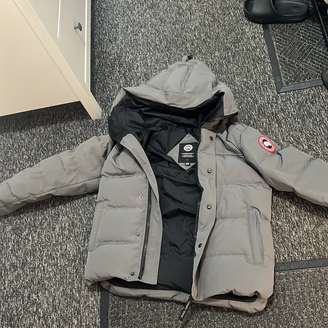 Grå dunjacka från Canada Goose XS