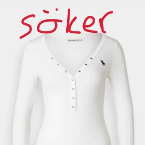 Vit ribbad långärmad tröja Abercrombie - Jag köper den här skjortan i antingen vit eller svart i storlek xs! Jag letar efter den här så lägg ett bud om du kan sälja den 💗 Jag har samma skjorta i storlek s i marinblått så jag kan också göra ett byte.