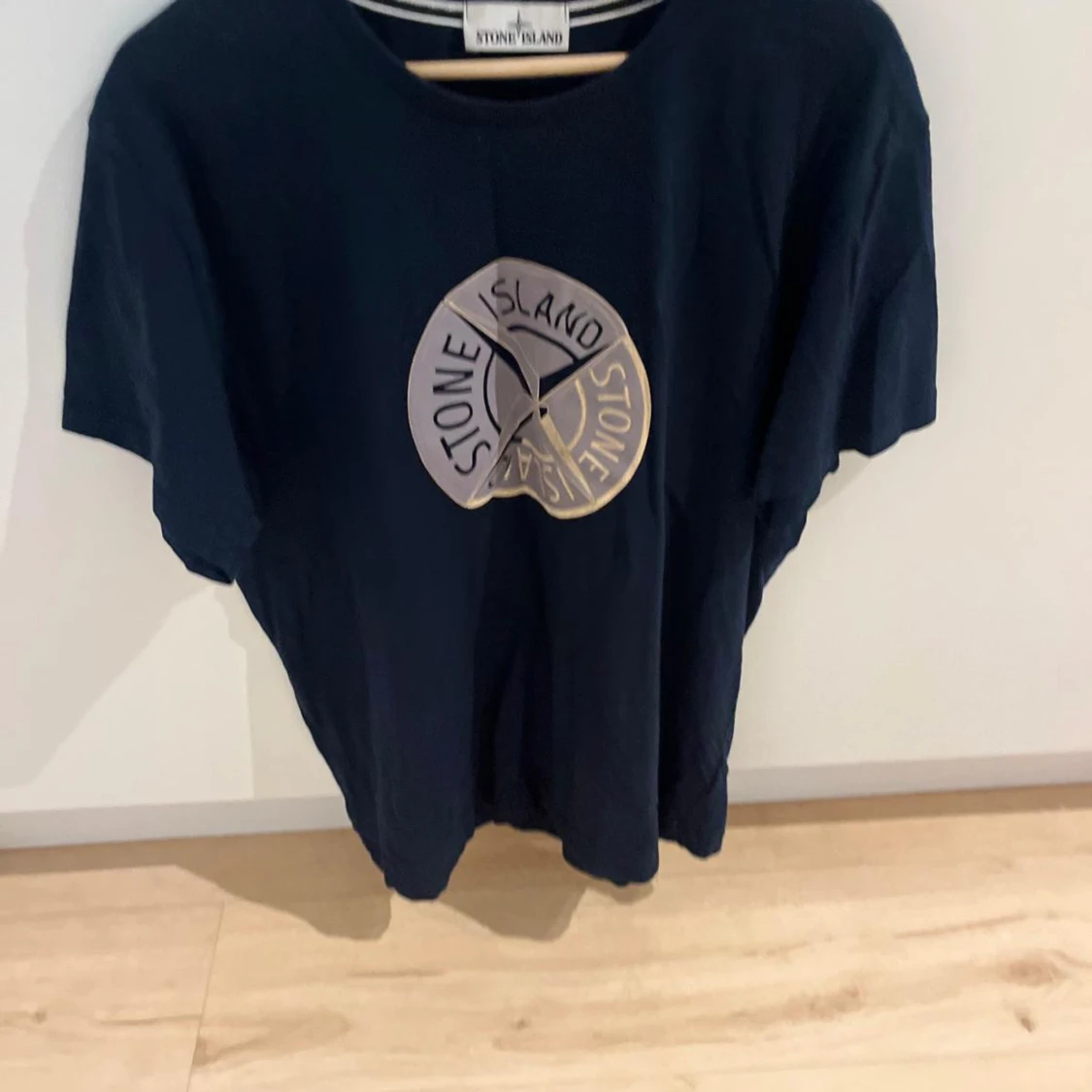 Mörkblå Stone Island t-shirt med tryck
