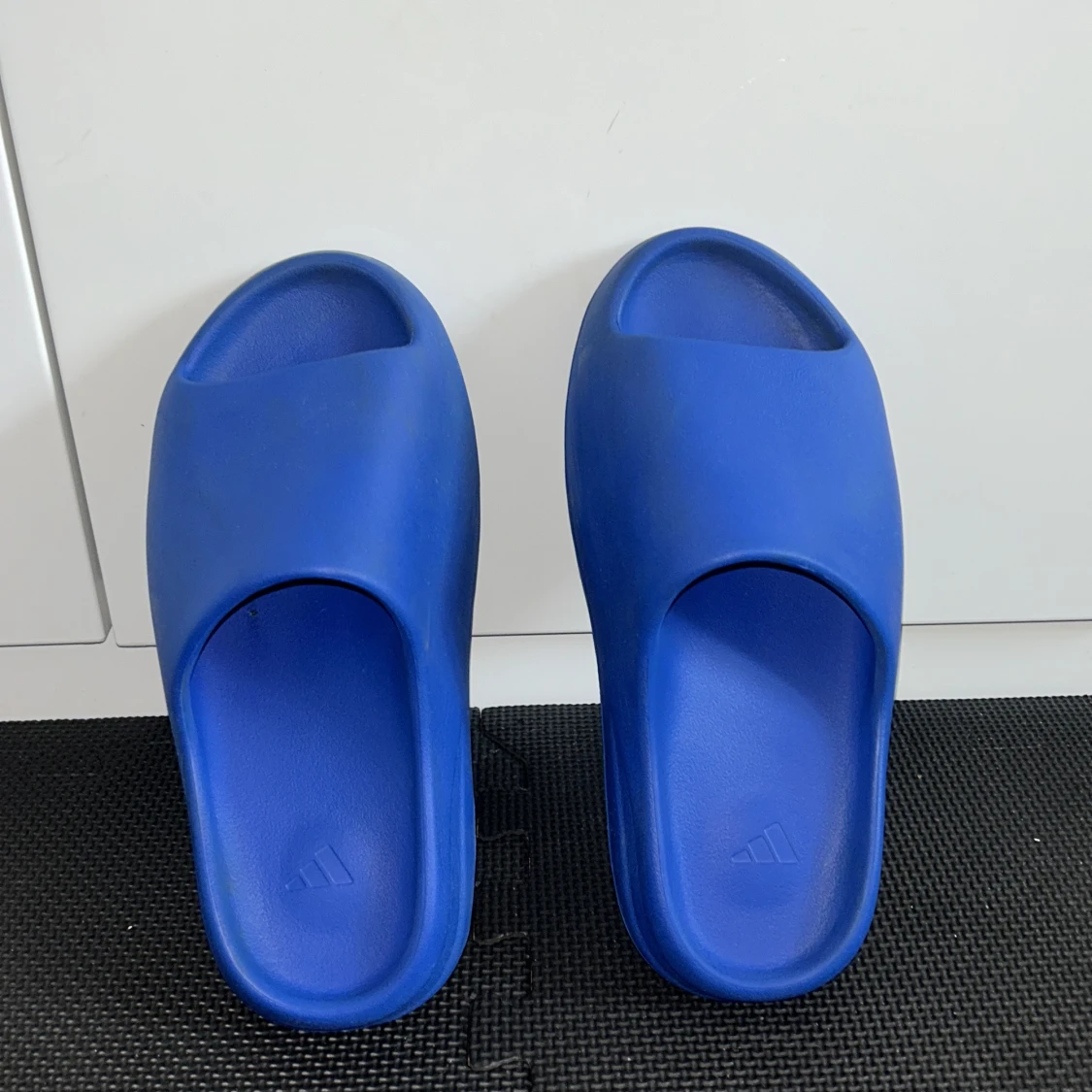 Blå Adidas Yeezy Slides