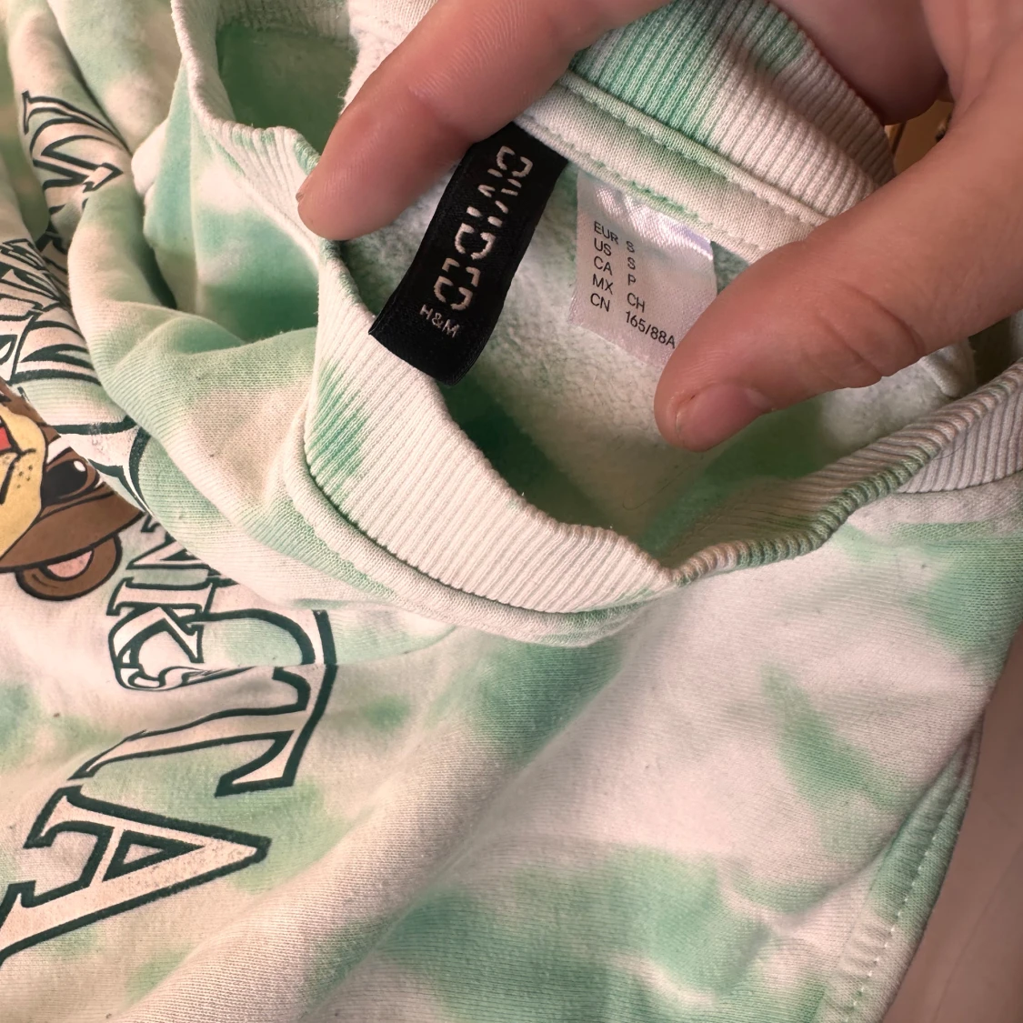 Grön tie-dye sweatshirt från H&M Divided - 2