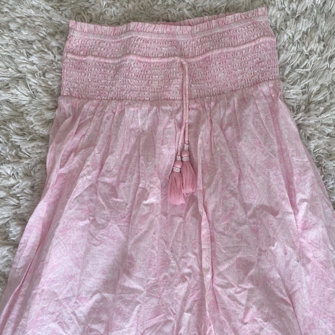 Ljusrosa långkjol från Gina Tricot