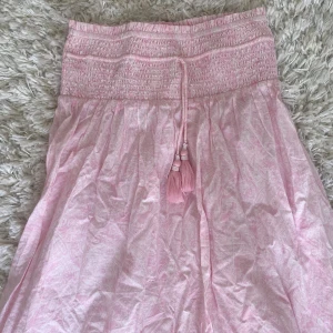 Ljusrosa långkjol från Gina Tricot - Supersöt ljusrosa långkjol från Gina Tricot!! Aldrig använd💖💖