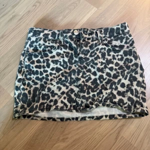 Jeans kjol - Jätte fin jeans kjol änvänd fåtal gånger!❤️