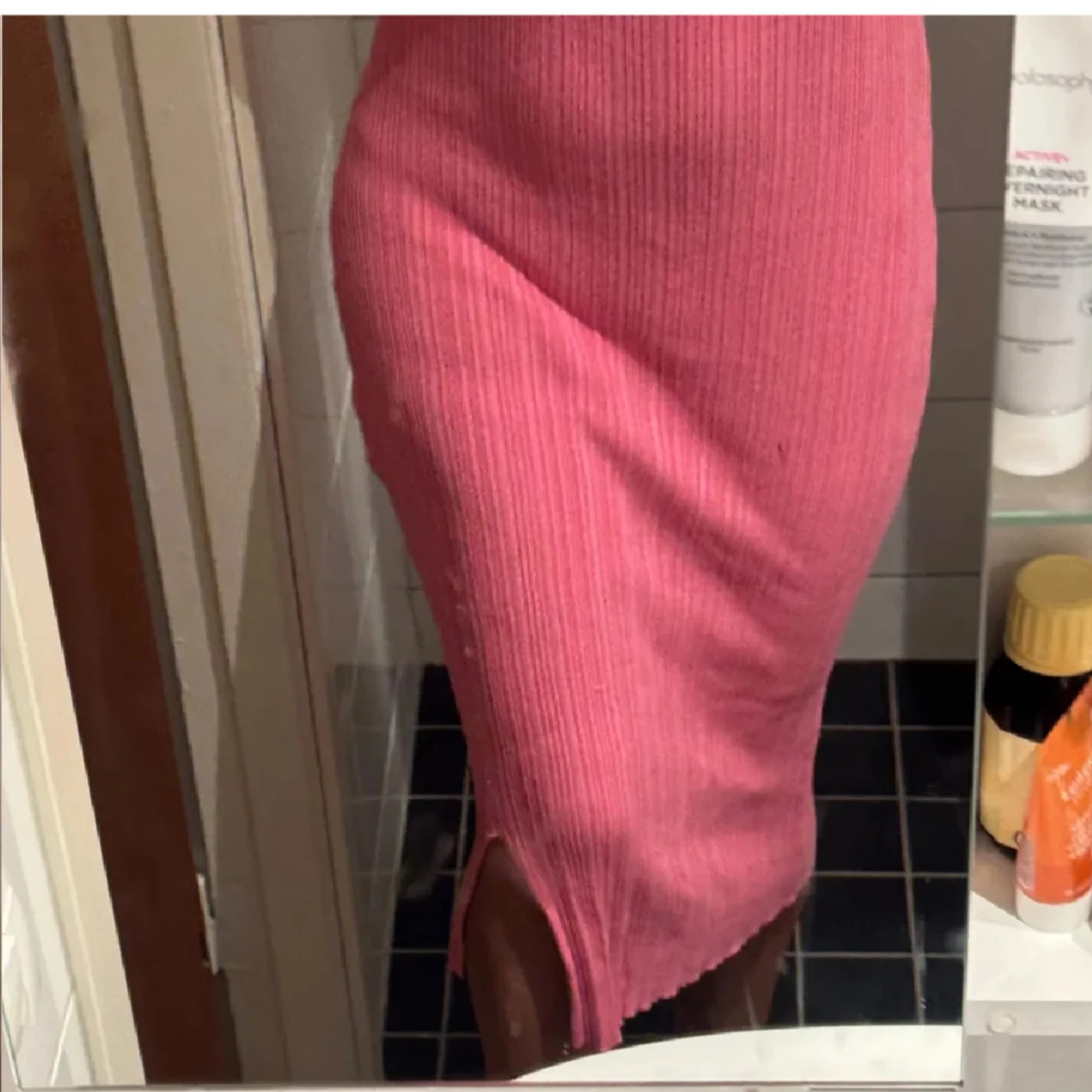 Rosa ribbad långklänning med slits - 2