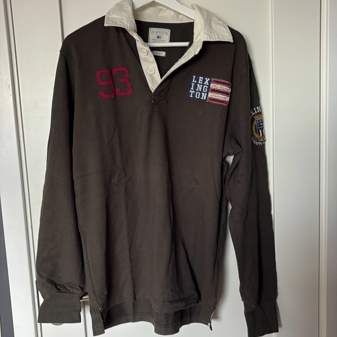 Brun/ typ grön pikétröja Lexington med tryck