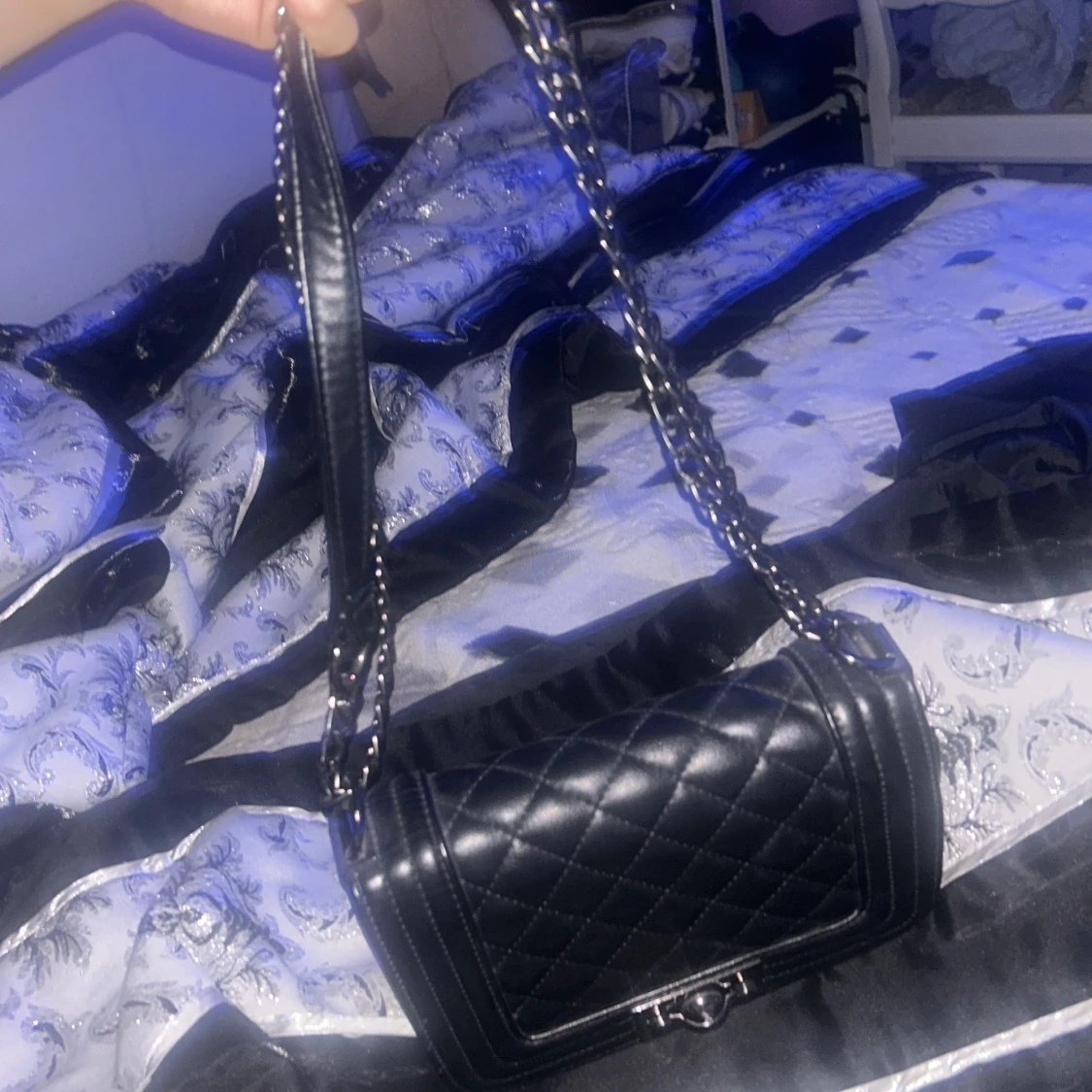 Svart quiltad axelväska Gina Tricot - 2