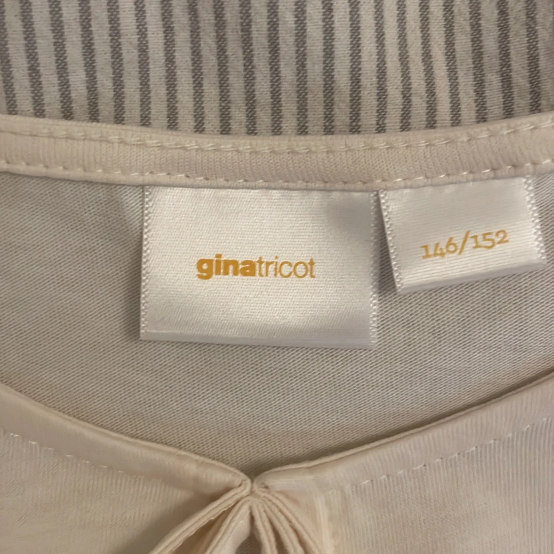 Krämvit blus med knyt från Gina Tricot - 2