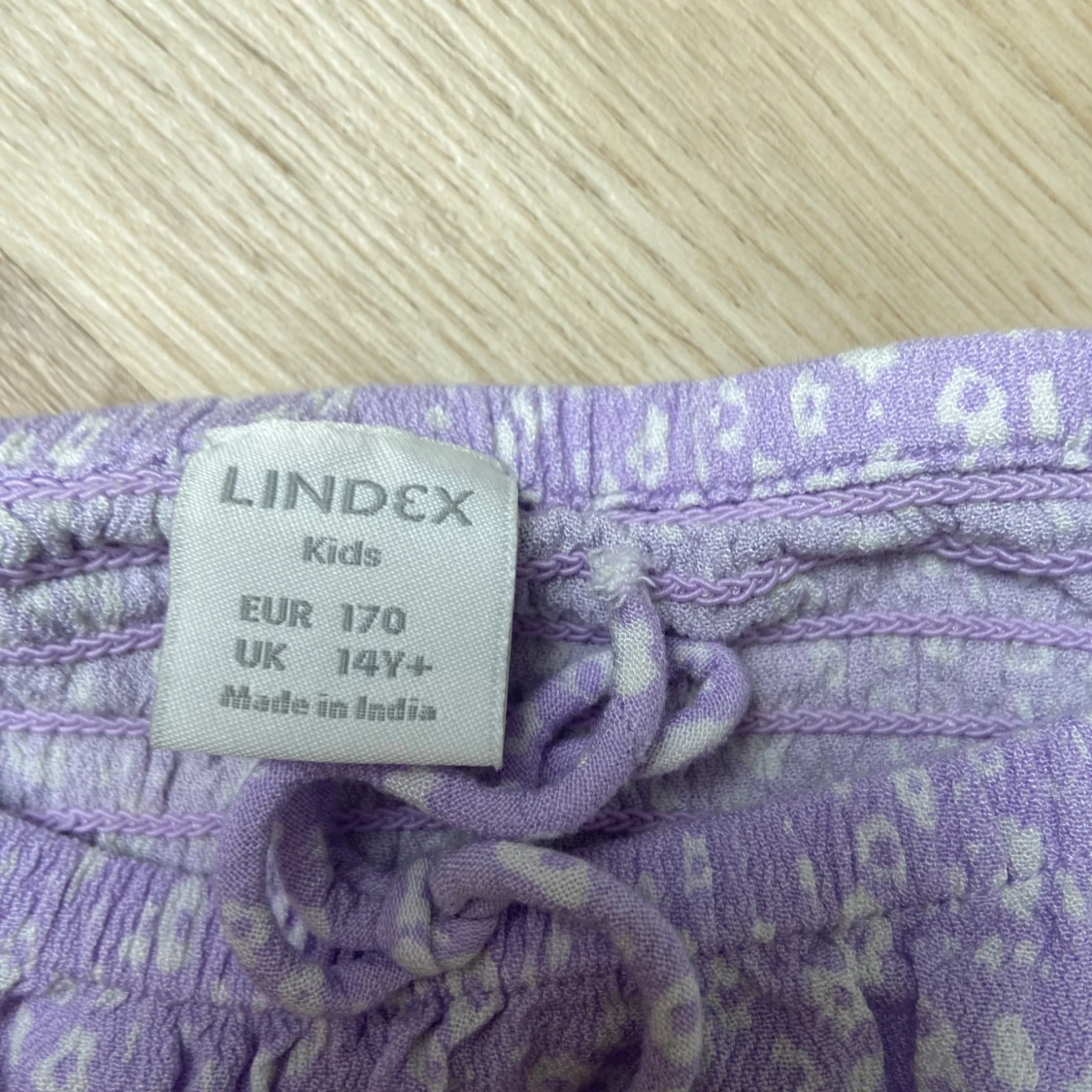 Ljuslila blommig blus från Lindex - 2