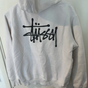 Stussy hoodie - Ganska sliten, size M passar som S