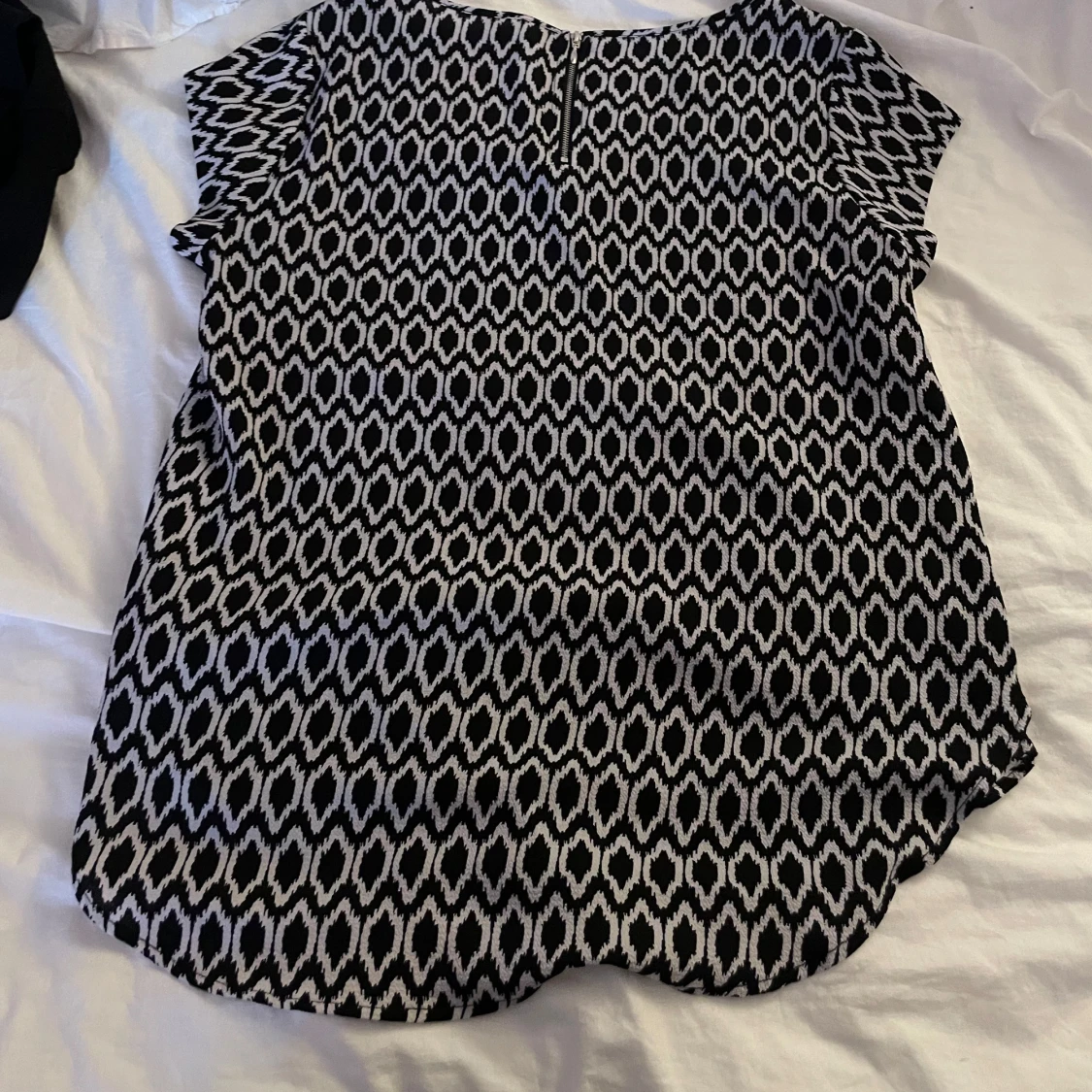 Tunn svart/vit blus! - 3